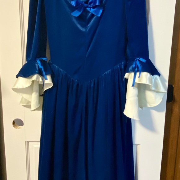 California Costumes Blue and White Colonial Era Dress/Martha Washington - Picture 2 of 5